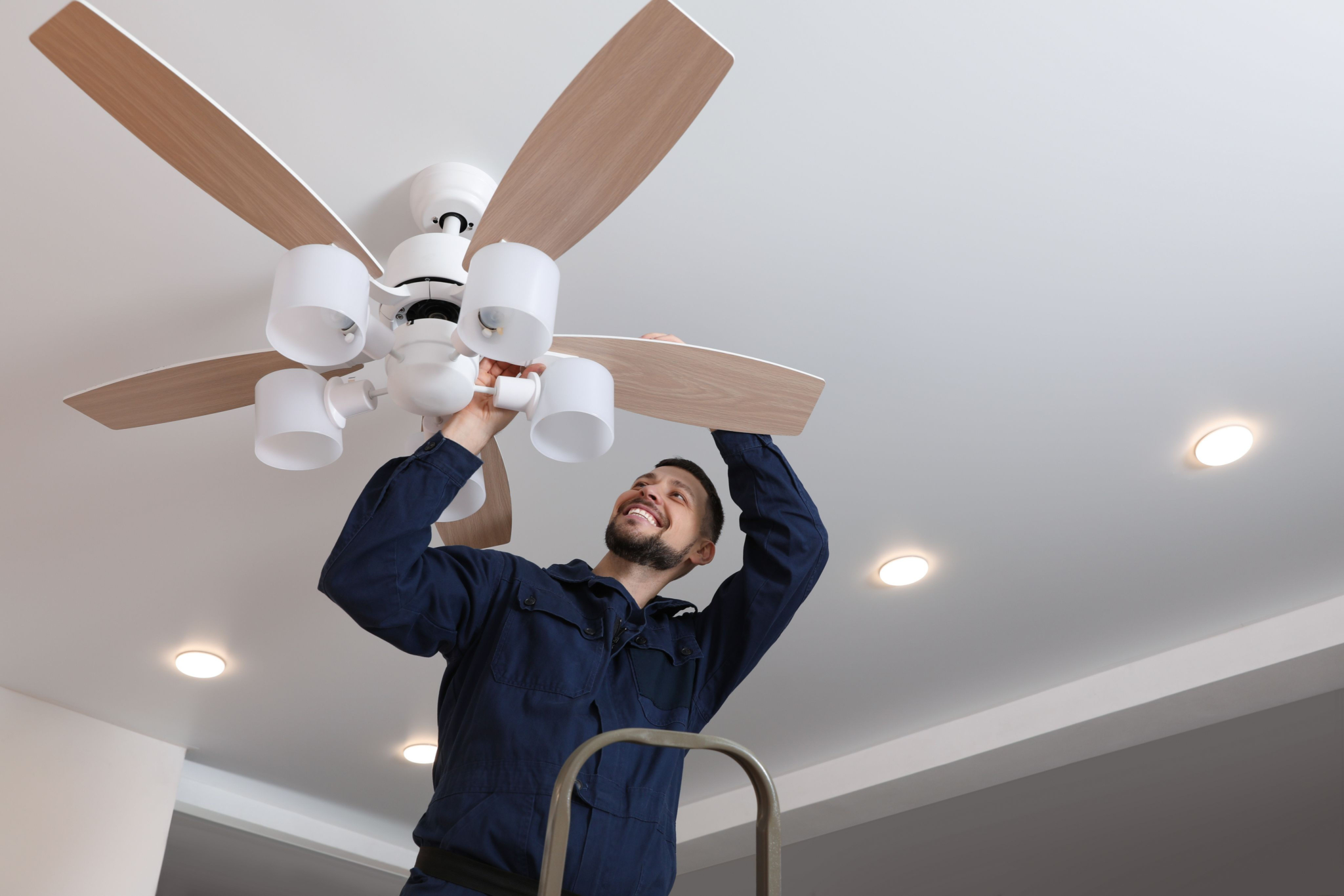 De quelle manière les ventilateurs de plafond doivent-ils tourner en hiver ?